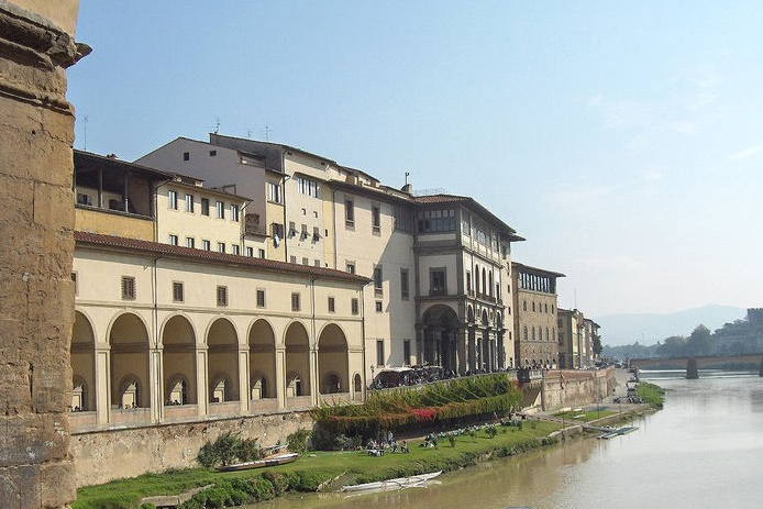 Corridoio Vasariano Firenze visto da Ponte Vecchio